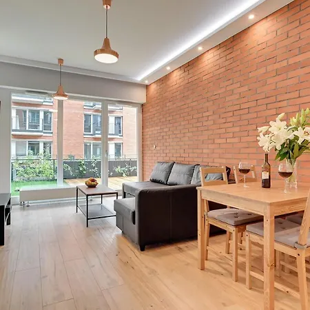 Apartment - Free Private Parking *